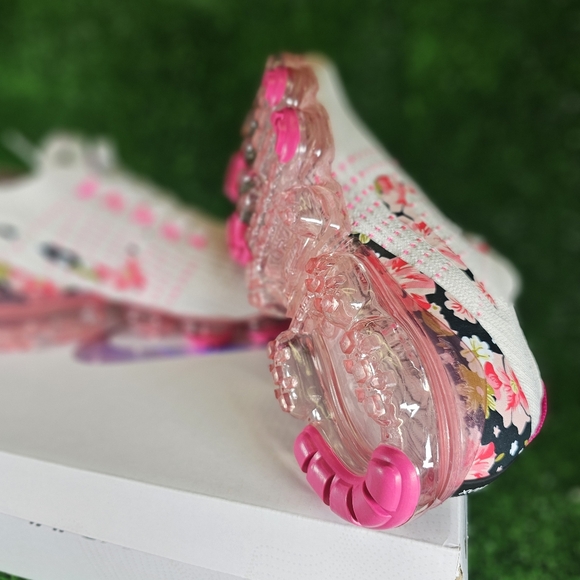 Nike Women’s Pink White 🩷 Floral air Max Vapormax Swoosh VaporMax Sneakers - Picture 3 of 10